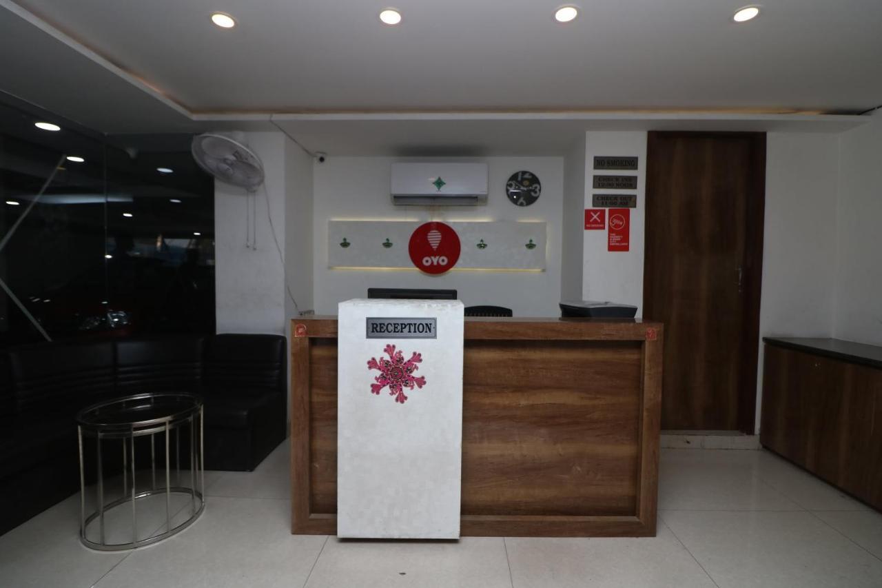 Oyo 9999 Hotel La Wisteria Delhi  Dış mekan fotoğraf