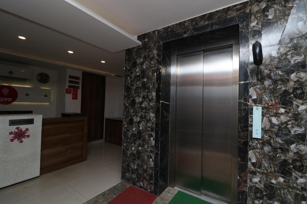 Oyo 9999 Hotel La Wisteria Delhi  Dış mekan fotoğraf