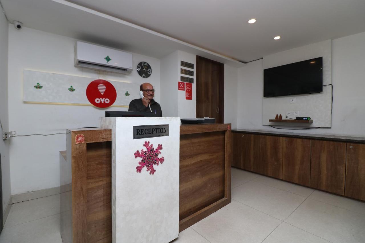 Oyo 9999 Hotel La Wisteria Delhi  Dış mekan fotoğraf