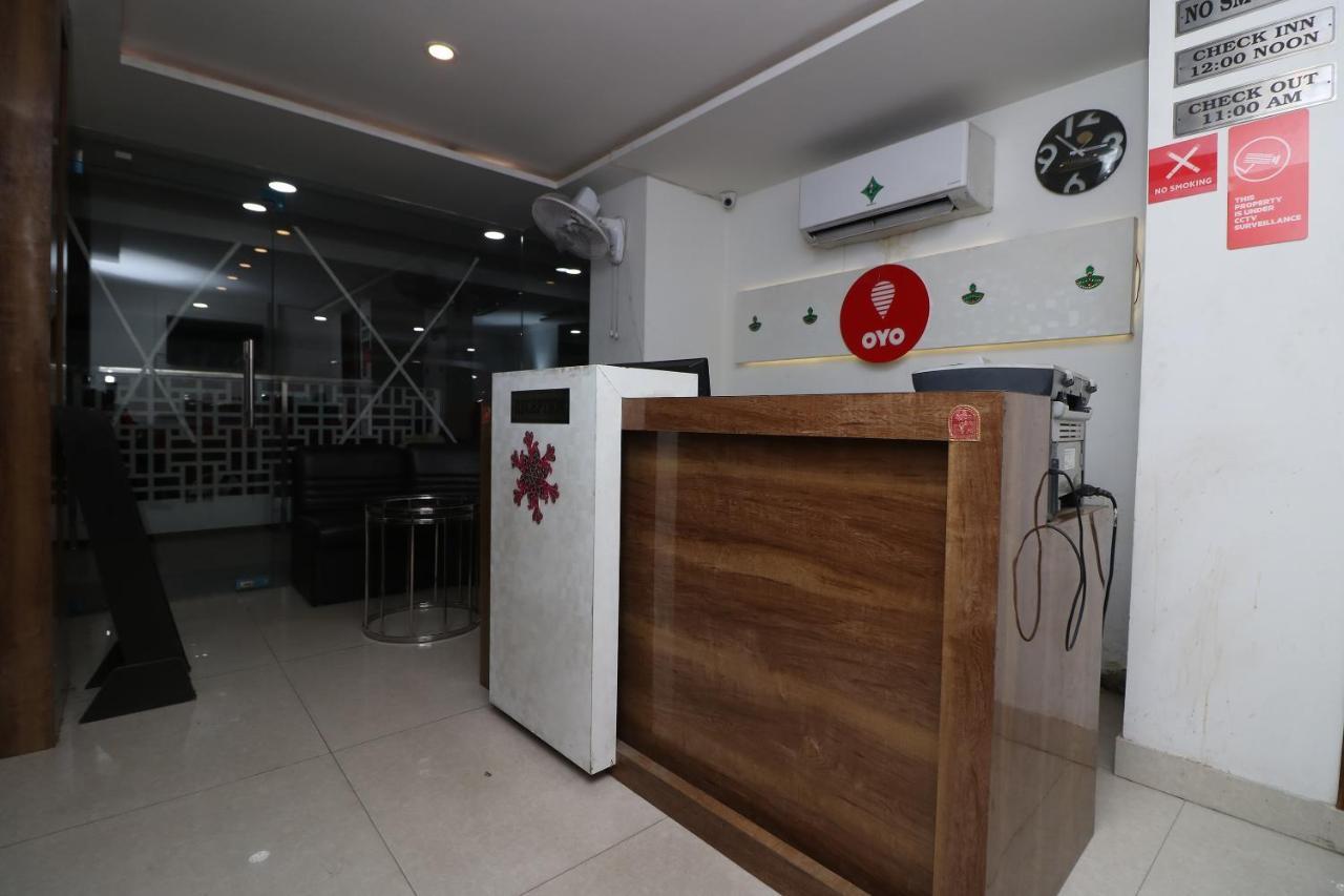 Oyo 9999 Hotel La Wisteria Delhi  Dış mekan fotoğraf