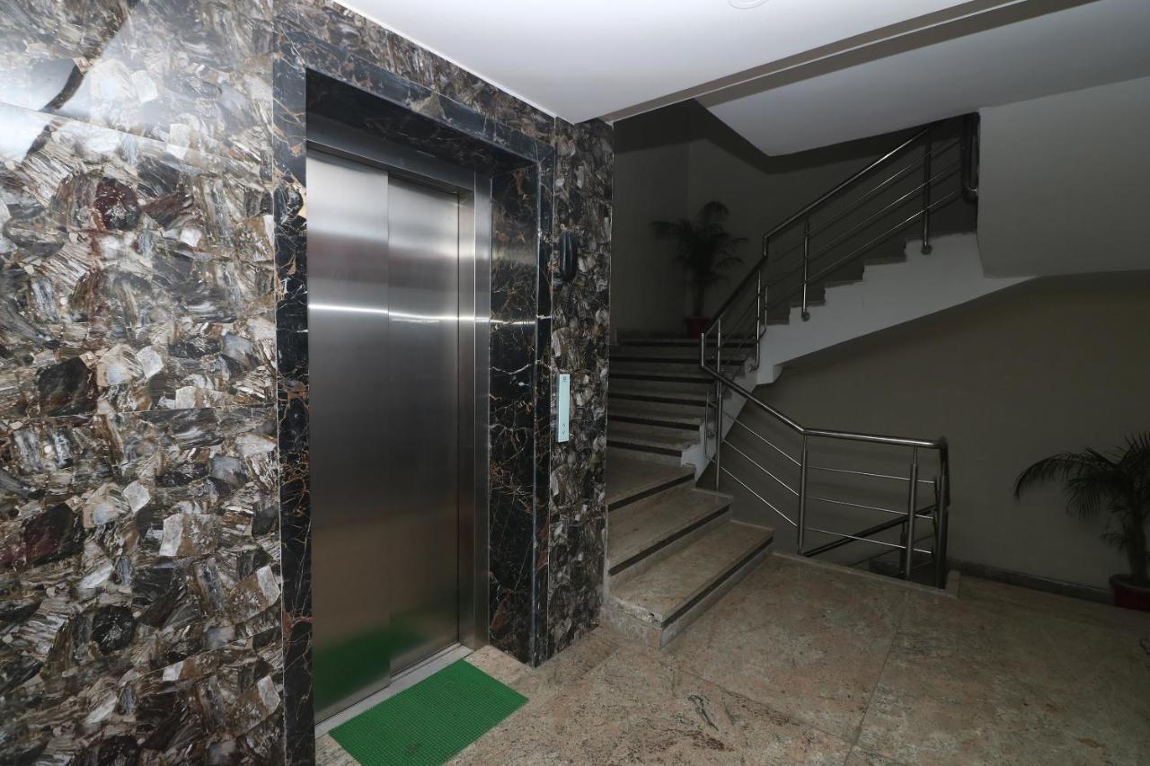 Oyo 9999 Hotel La Wisteria Delhi  Dış mekan fotoğraf