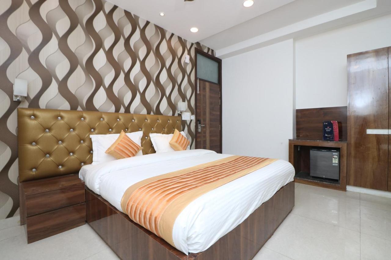 Oyo 9999 Hotel La Wisteria Delhi  Dış mekan fotoğraf